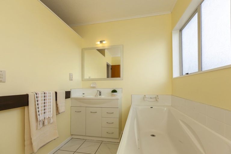 Photo of property in 6a Kingswood Grove, Raumati Beach, Paraparaumu, 5032