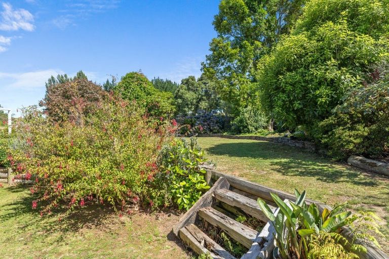 Photo of property in 223 Heatherlea East Road, Levin, 5571