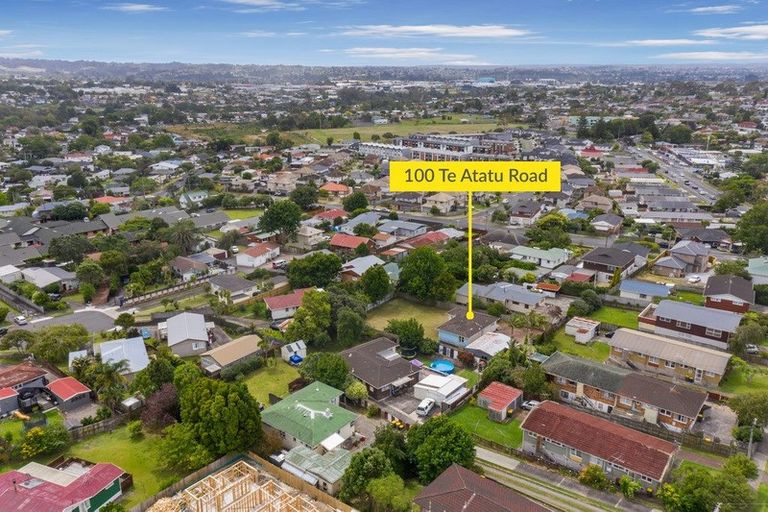 Photo of property in 100 Te Atatu Road, Te Atatu South, Auckland, 0610