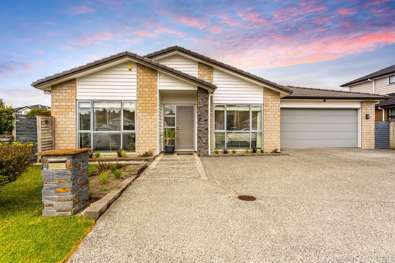 Photo of property in 6 Kahika Grove, Huapai, Kumeu, 0810