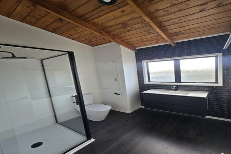 Photo of property in 21 Sungrove Rise, Sunnyvale, Auckland, 0612