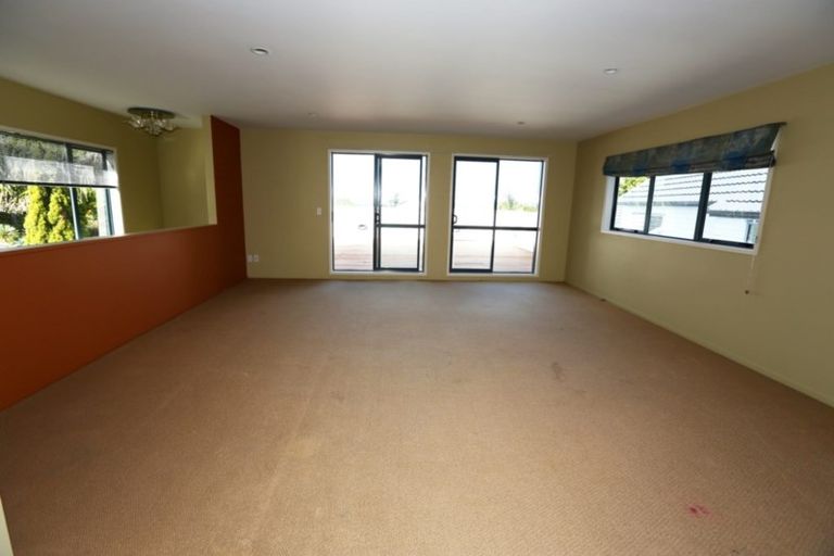 Photo of property in 121a Hobsonville Road, West Harbour, Auckland, 0618