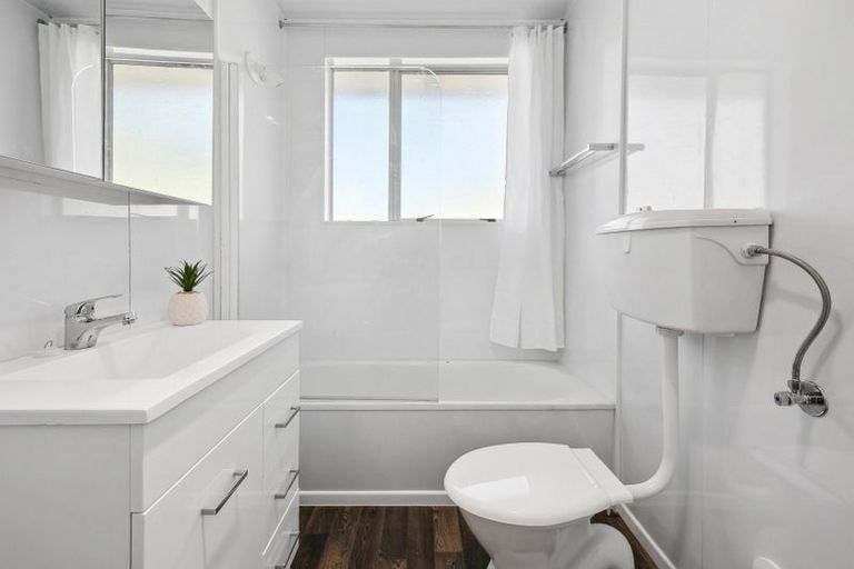 Photo of property in 183c Newlands Road, Newlands, Wellington, 6037