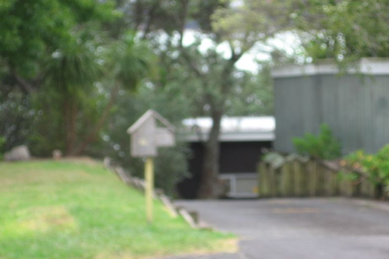 Photo of property in 12 First Avenue, Stanley Point, Auckland, 0624