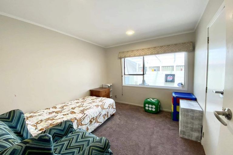 Photo of property in 14 Scotstoun Place, Glen Eden, Auckland, 0602