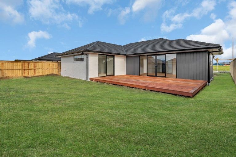 Photo of property in 11 Kapiakauri Road, One Tree Point, 0118