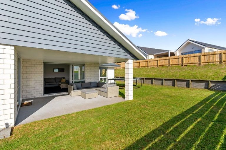 Photo of property in 76 Stace Hopper Drive, One Tree Point, 0118