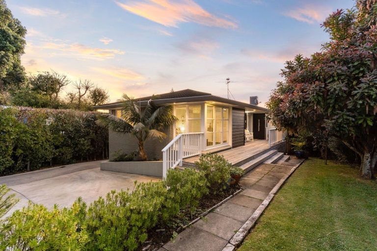 Photo of property in 13 Evelyn Road, Cockle Bay, Auckland, 2014