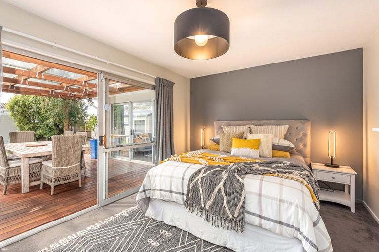 Photo of property in 52 Woodend Road, Woodend, 7610