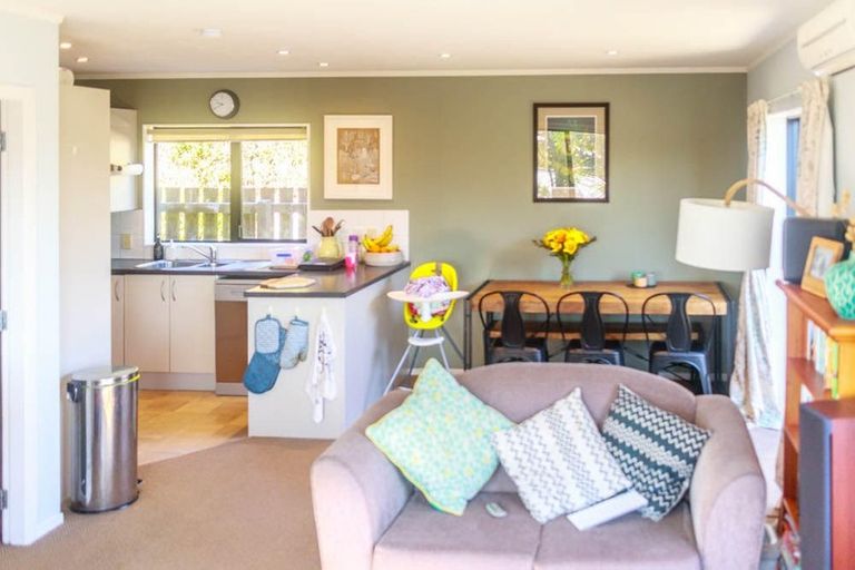 Photo of property in 2 Balmain Street, Newlands, Wellington, 6037