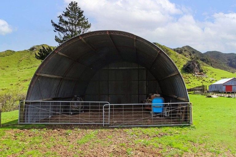 Photo of property in 2560 Rawhitiroa Road, Matemateaonga, Eltham, 4399