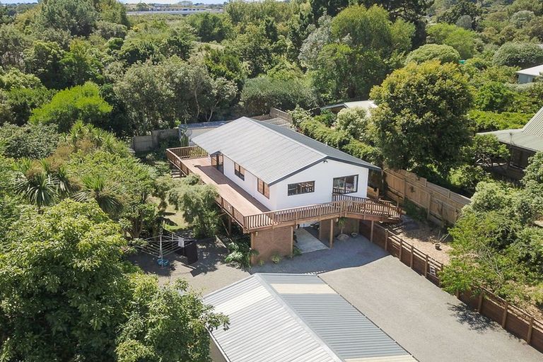 Photo of property in 27 Puriri Road, Waikanae, 5036