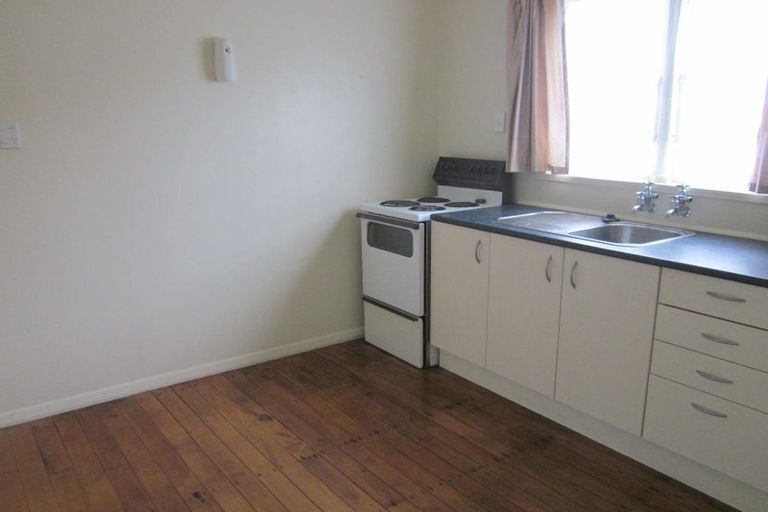 Photo of property in 35 Awamutu Grove, Waiwhetu, Lower Hutt, 5010