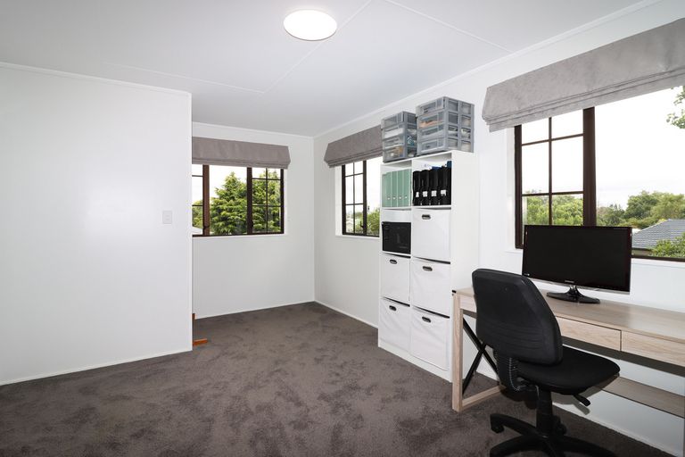 Photo of property in 10 Kereru Place, Masterton, 5810
