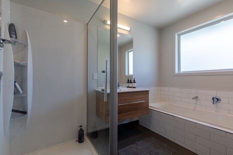 Photo of property in 9 Warbler Lane, Albert Town, Wanaka, 9305