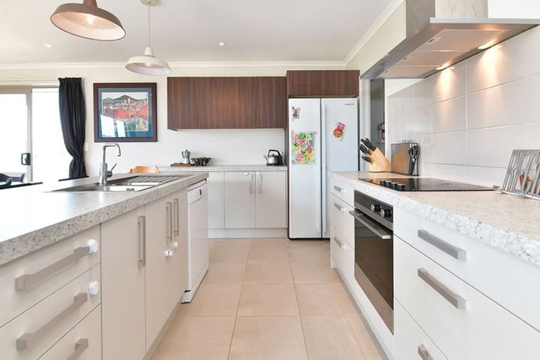 Photo of property in 8 Resolution Drive, Gulf Harbour, Whangaparaoa, 0930