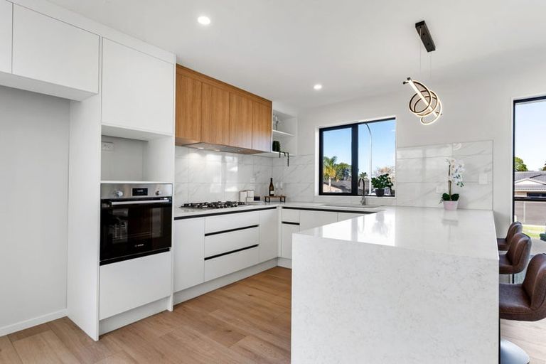 Photo of property in 16a Meadway, Sunnyhills, Auckland, 2010