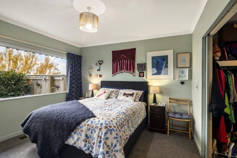 Photo of property in 140a Queens Drive, Lyall Bay, Wellington, 6022