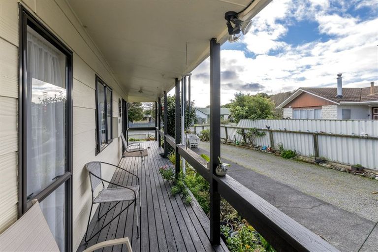 Photo of property in 6 Renata Road, Otaki, 5512