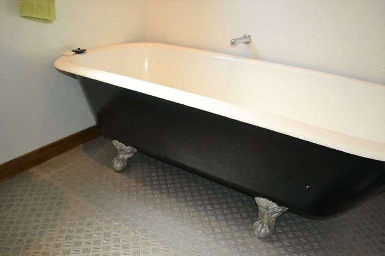 Photo of property in 32 Owhiro Bay Parade, Owhiro Bay, Wellington, 6023