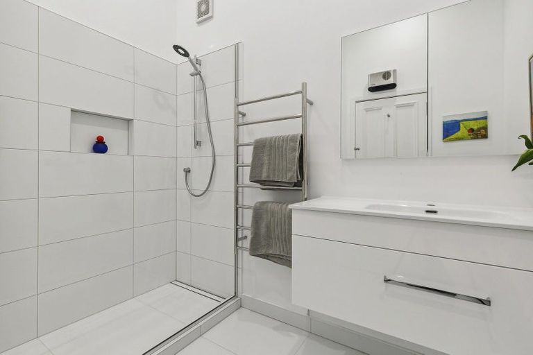 Photo of property in 2/219 The Terrace, Wellington Central, Wellington, 6011