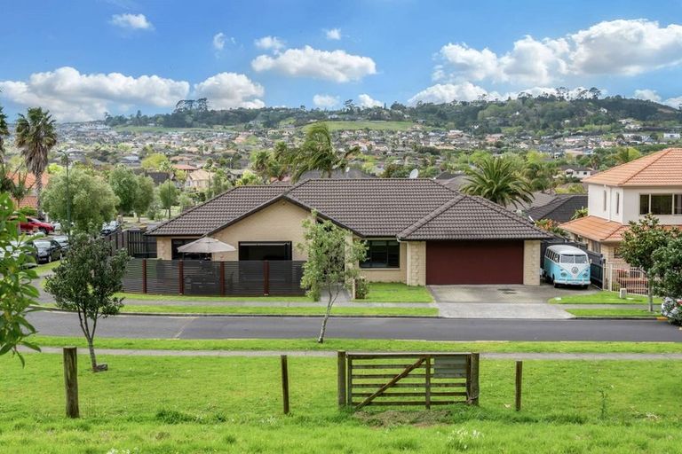 Photo of property in 24 Franshell Crescent, East Tamaki, Auckland, 2013