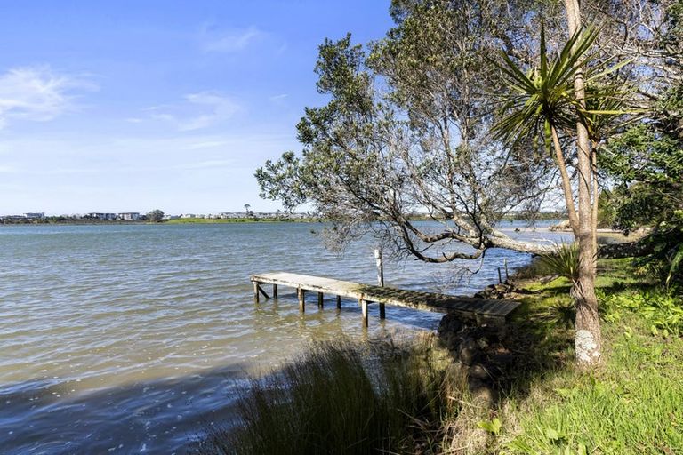 Photo of property in 27 Ferry Parade, Herald Island, Auckland, 0618
