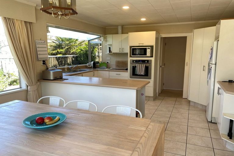 Photo of property in 10 Kingswood Grove, Raumati Beach, Paraparaumu, 5032