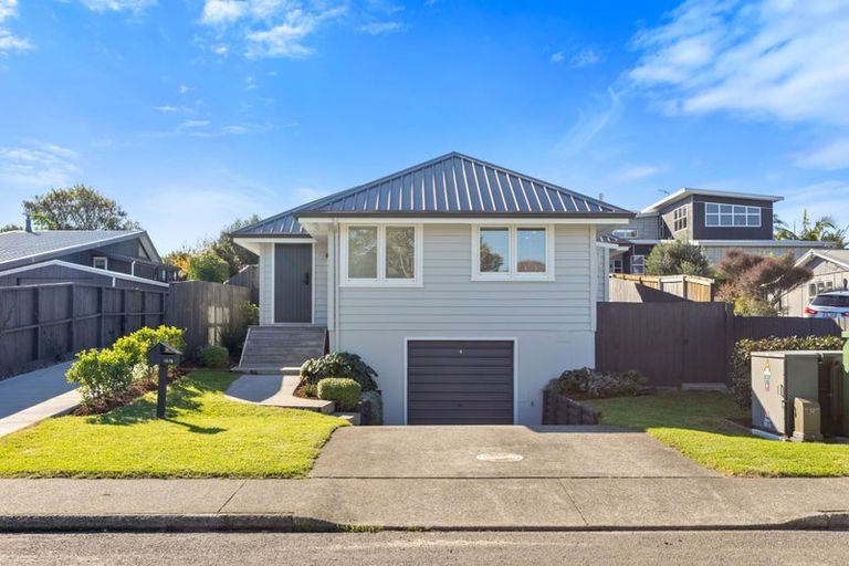 Photo of property in 107b Simpson Road, Papamoa Beach, Papamoa, 3118