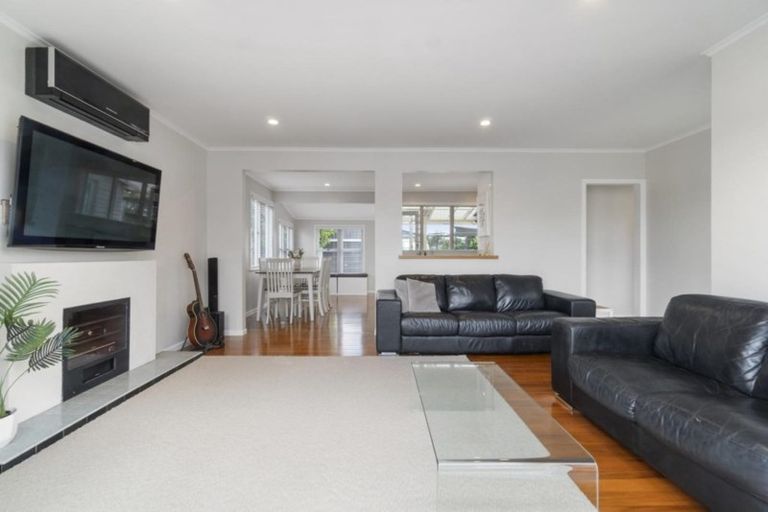 Photo of property in 1 Waipani Road, Te Atatu Peninsula, Auckland, 0610