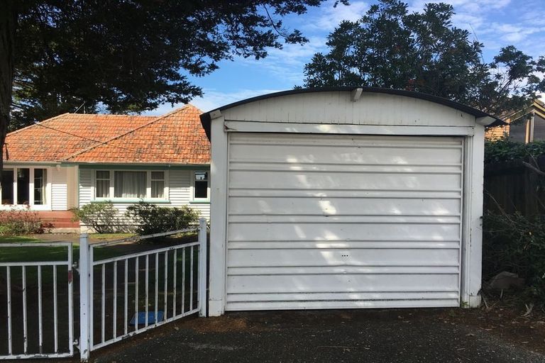 Photo of property in 82 Shakespeare Road, Milford, Auckland, 0620