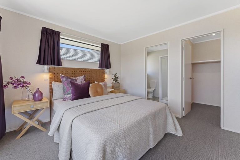 Photo of property in 17 Meridian Grove, Kelvin Grove, Palmerston North, 4414