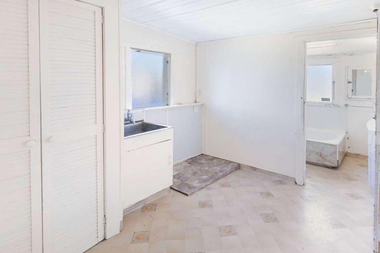 Photo of property in 1 Manuka Street, Castlecliff, Whanganui, 4501