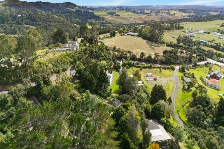 Photo of property in 143 Wairere Road, Waitakere, Henderson, 0782