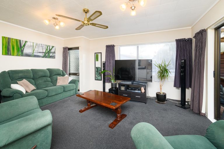 Photo of property in 2 Bevan Place, Cloverlea, Palmerston North, 4412