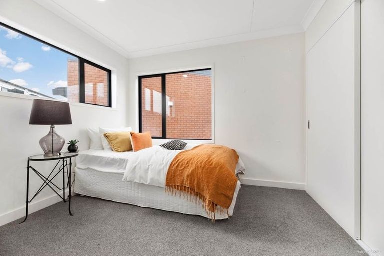 Photo of property in 30 Parkwood Avenue, Westgate, Auckland, 0614