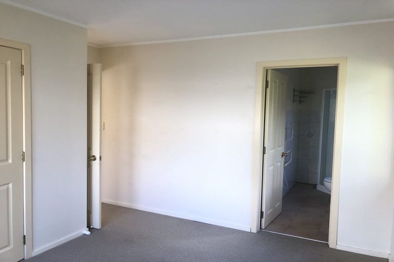 Photo of property in 726b East Coast Road, Pinehill, Auckland, 0632