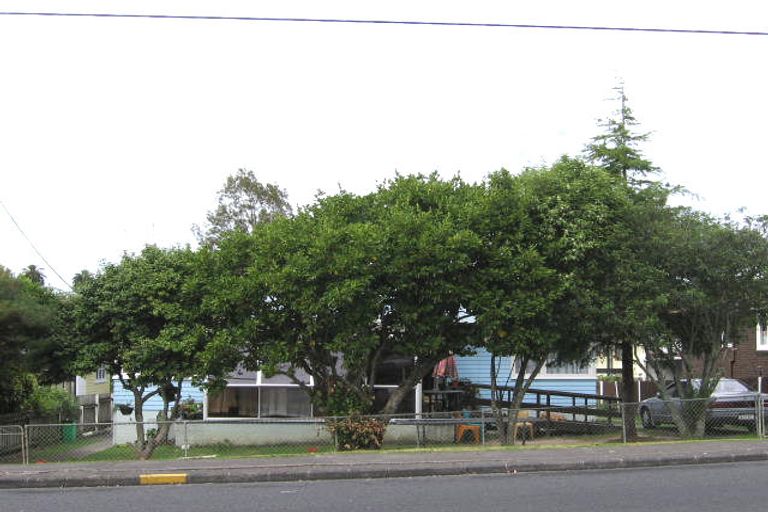 Photo of property in 142 Godley Road, Green Bay, Auckland, 0604