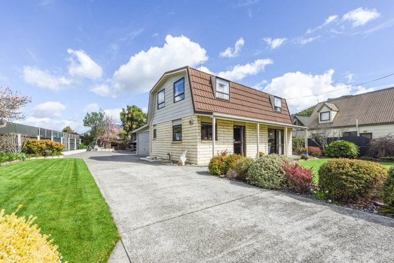 Photo of property in 4 Beach Road, Waikawa, Picton, 7220