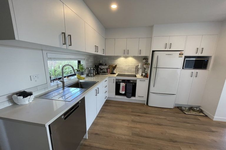 Photo of property in 5/35 Garadice Road, Rothesay Bay, Auckland, 0630