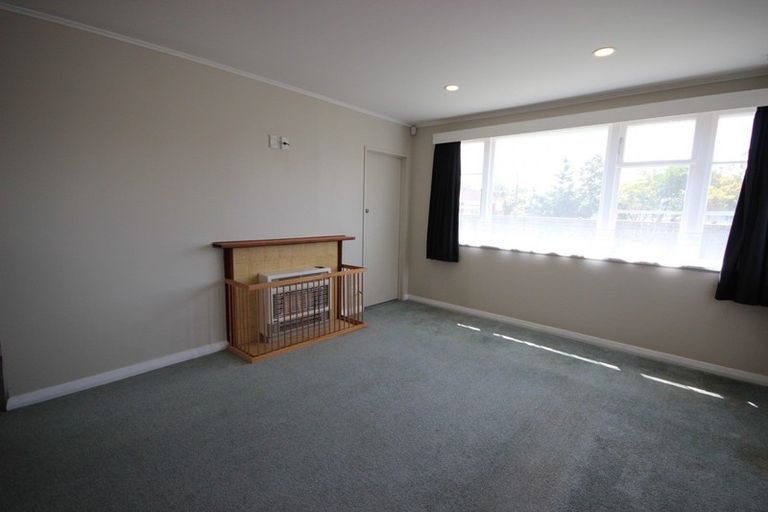 Photo of property in 2 Bristol Crescent, Roslyn, Palmerston North, 4414