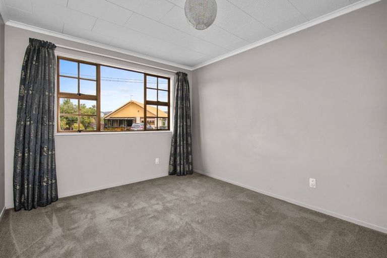 Photo of property in 12 Ashworth Street, Alexandra, 9320