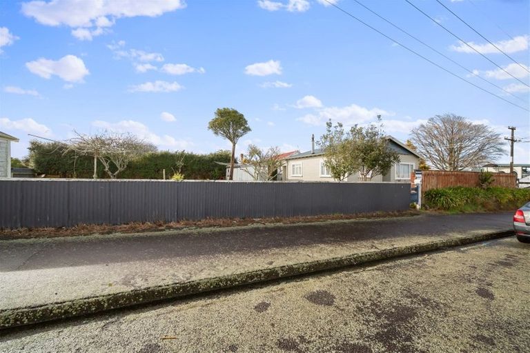 Photo of property in 2 York Street, Eltham, 4322