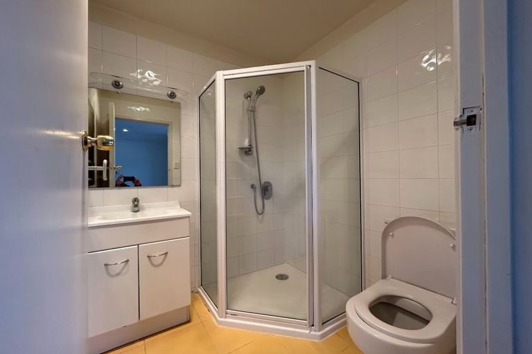 Photo of property in 8 Leatham Crescent, Opaheke, Papakura, 2113