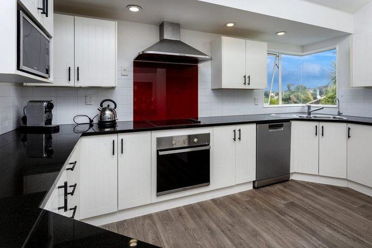 Photo of property in 8 Caversham Drive, Torbay, Auckland, 0630