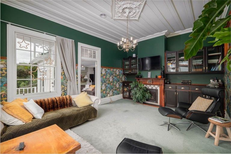 Photo of property in 9 Robertson Street, Russell, 0202