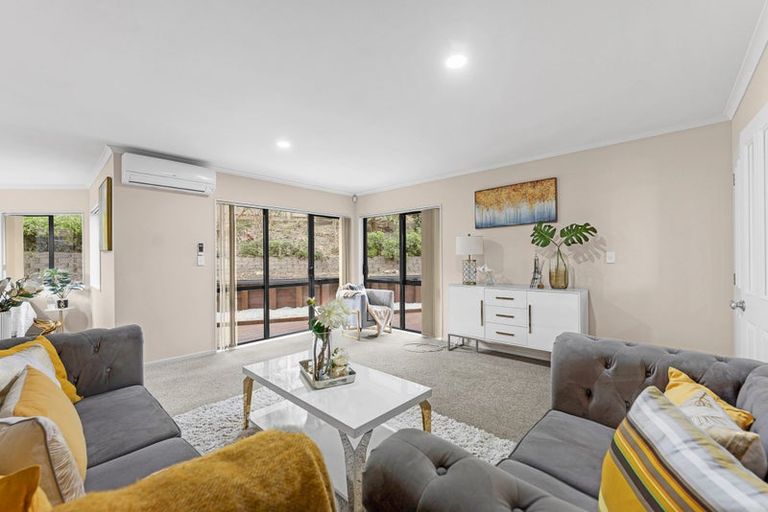 Photo of property in 8 Bokeen Lane, Flat Bush, Auckland, 2019