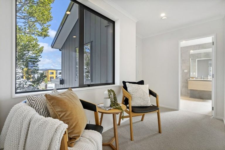 Photo of property in 32 Swanson Road, Henderson, Auckland, 0610