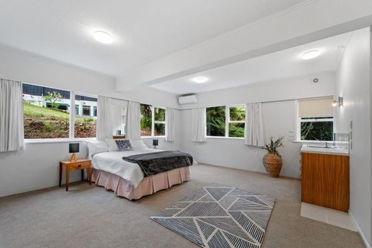 Photo of property in 30 Heathcote Road, Castor Bay, Auckland, 0620