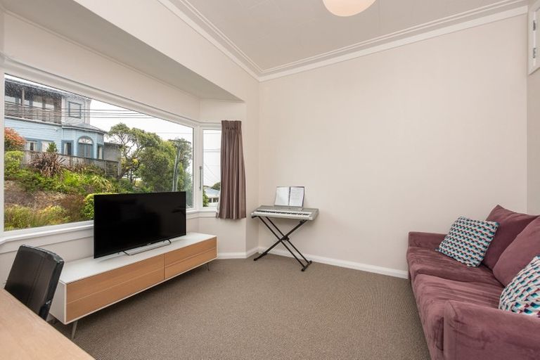 Photo of property in 42 Dorking Road, Brooklyn, Wellington, 6021